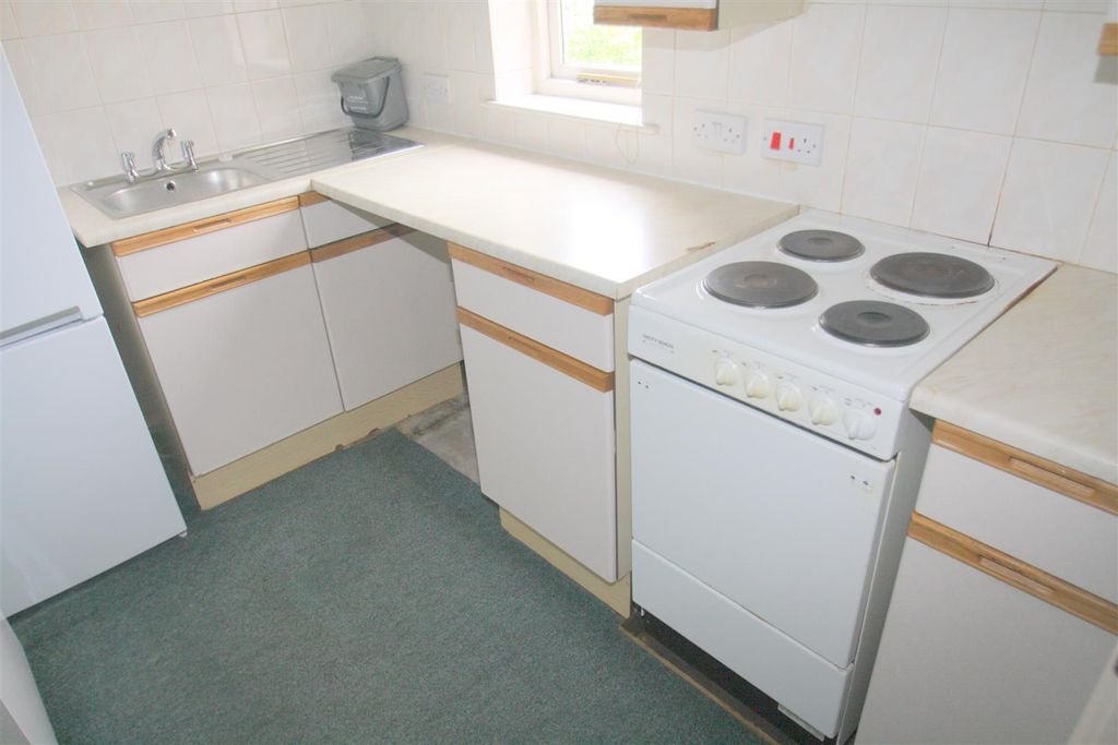Property photo 3 of 5 Kitchen.Jpg