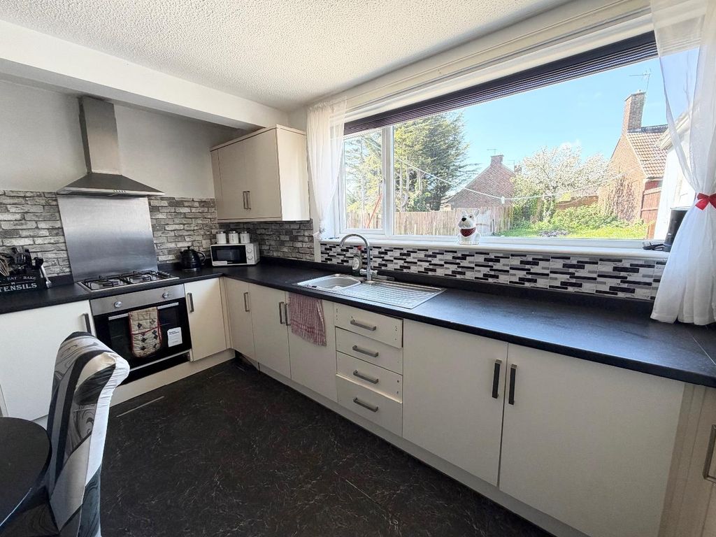 Property photo 3 of 9 Kitchen