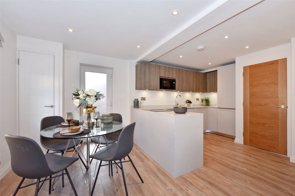 Property photo 2 of 10 Picture No. 12