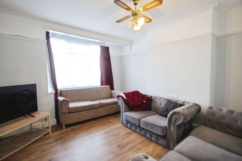 Property photo 3 of 23