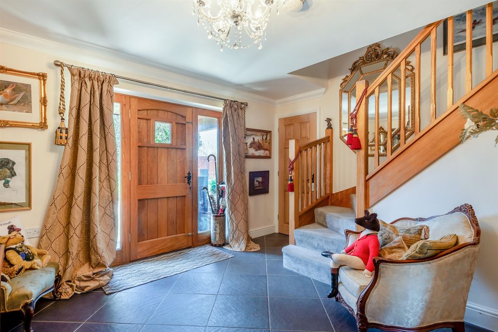 Property photo 2 of 19