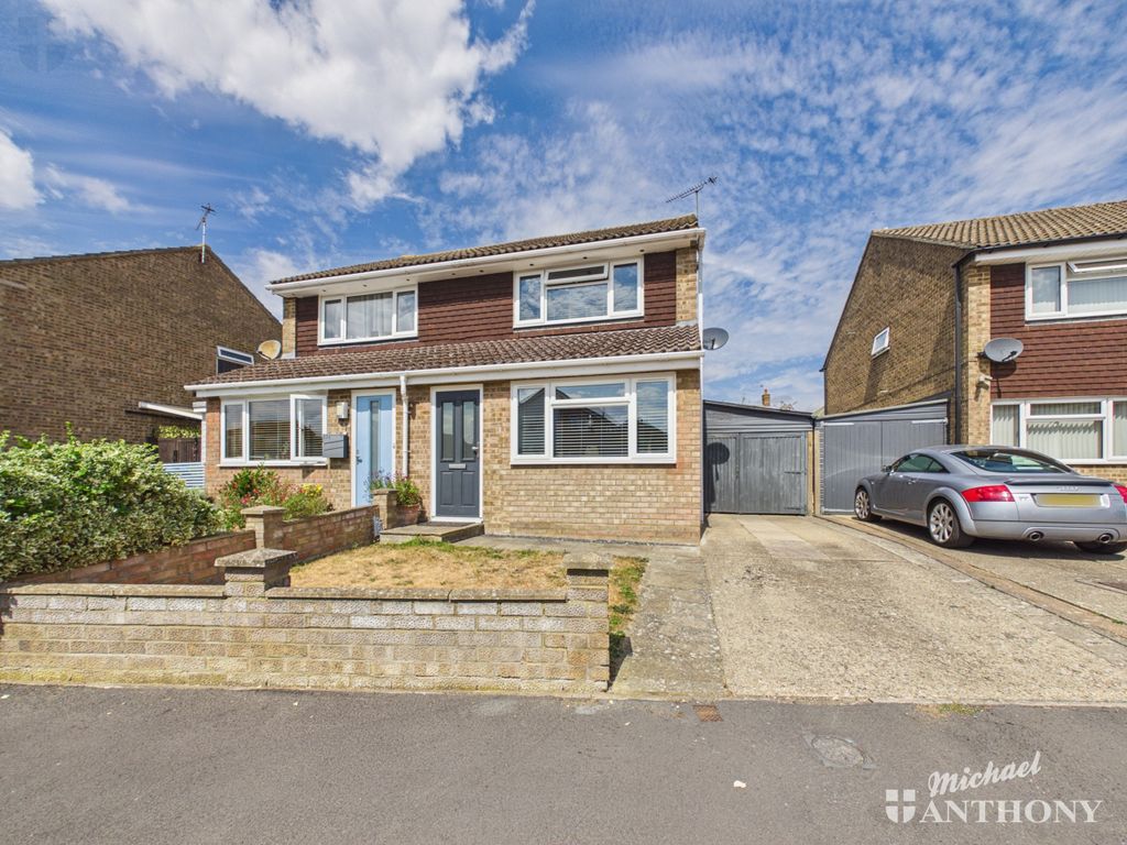 Property photo 1 of 18 Cam03852G0-Pr0744-Still004