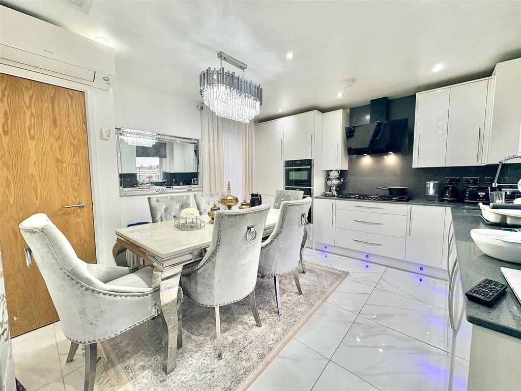 Property photo 2 of 15 Reception/Kitchen