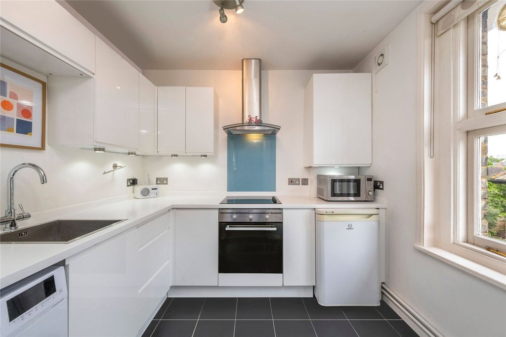 Property photo 2 of 8