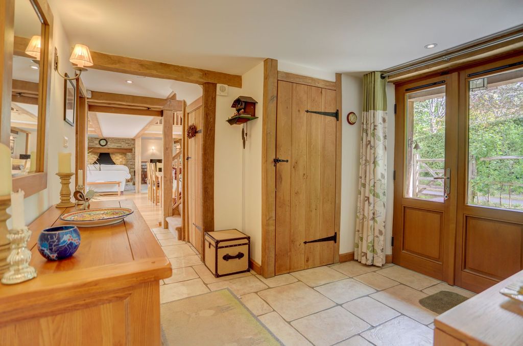 Property photo 2 of 27