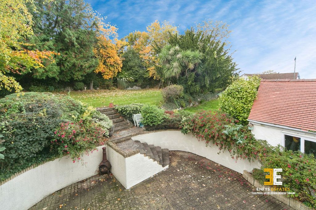 Property photo 3 of 44