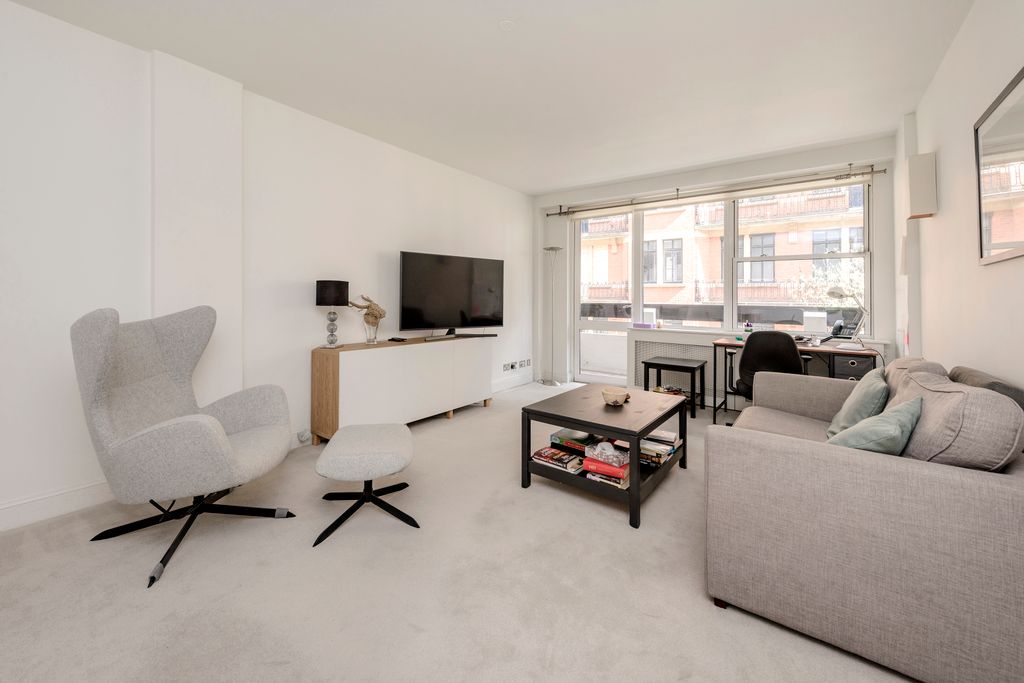 Property photo 2 of 9 203@10 Weymouth St-9077.Jpg