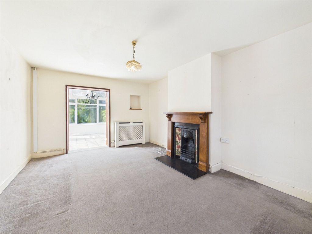 Property photo 2 of 16 Picture No. 12
