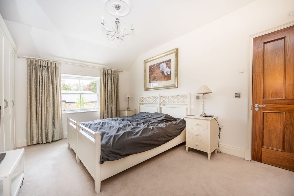 Property photo 2 of 16 Langholm Lodge