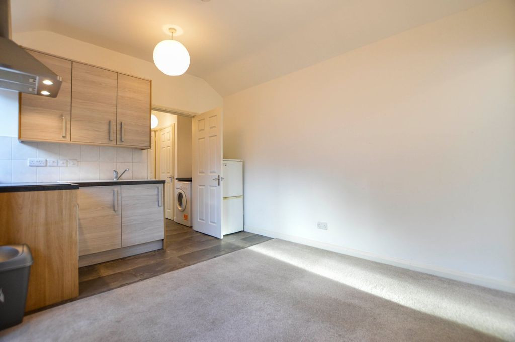 Property photo 2 of 8 Picture No. 10