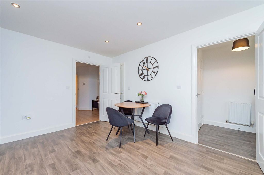 Property photo 3 of 31 Picture No. 23