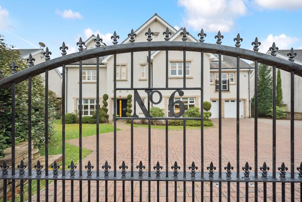 Property photo 2 of 44