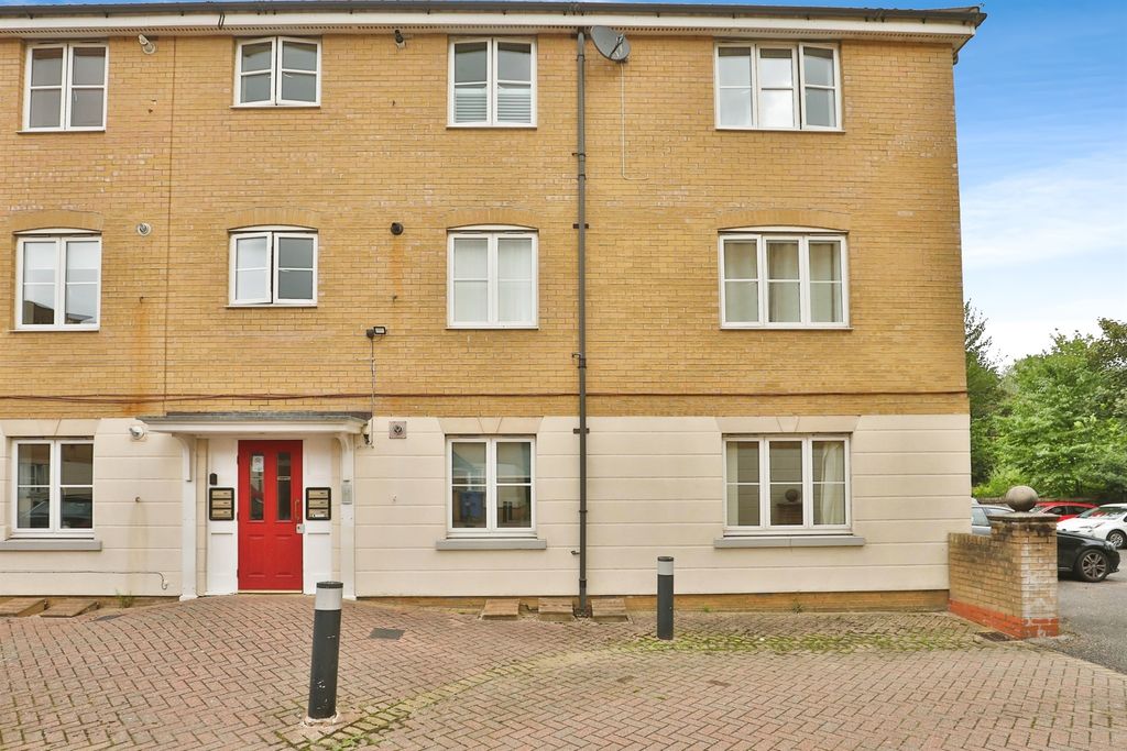 Property photo 1 of 17