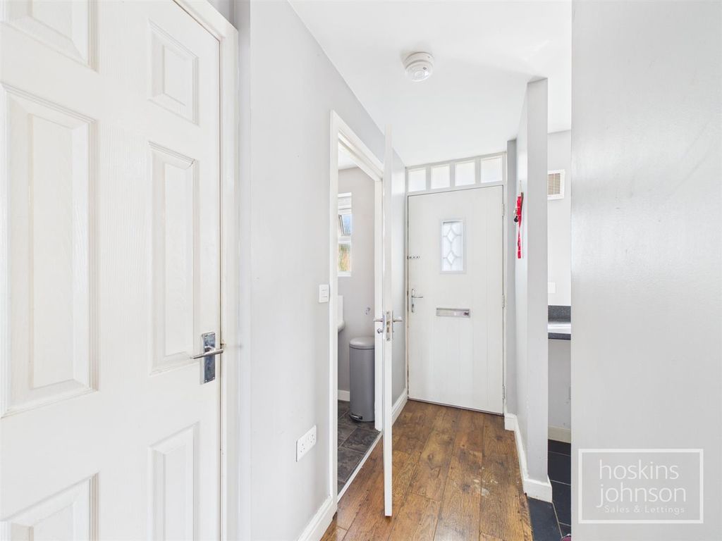Property photo 2 of 16 Entrance Hall