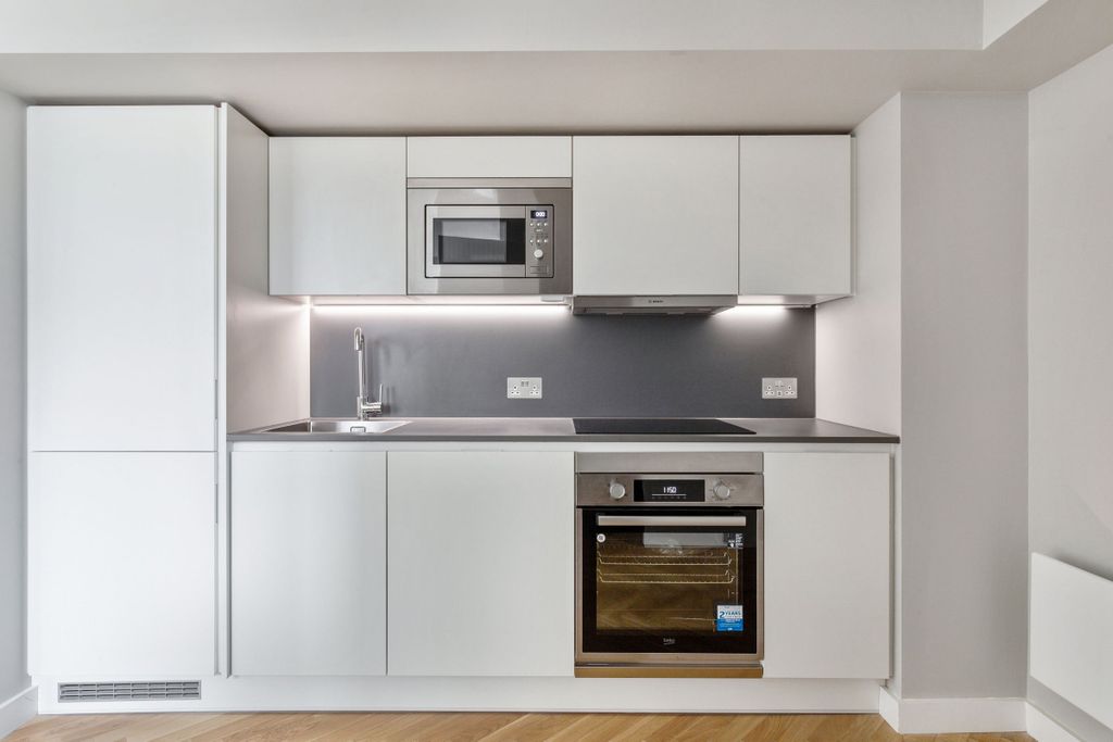 Property photo 1 of 17 Kitchen