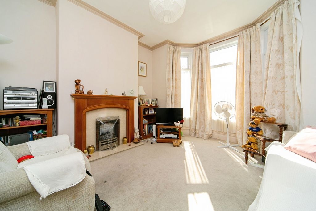 Property photo 3 of 17 Photo