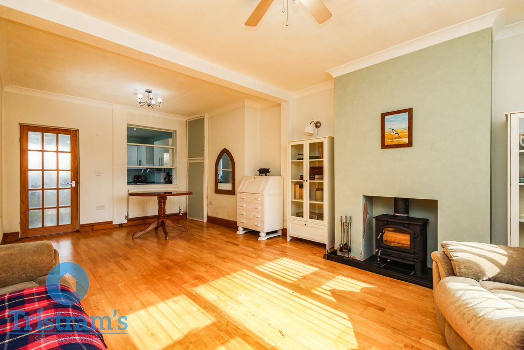 Property photo 2 of 19