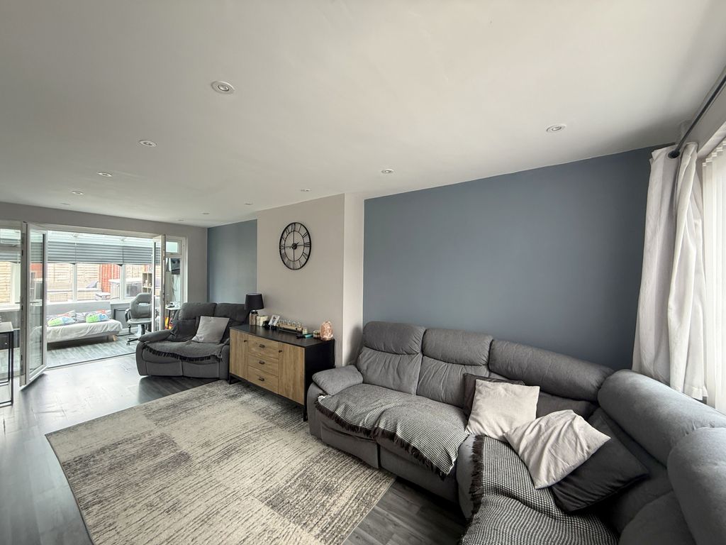 Property photo 2 of 19 Gallery