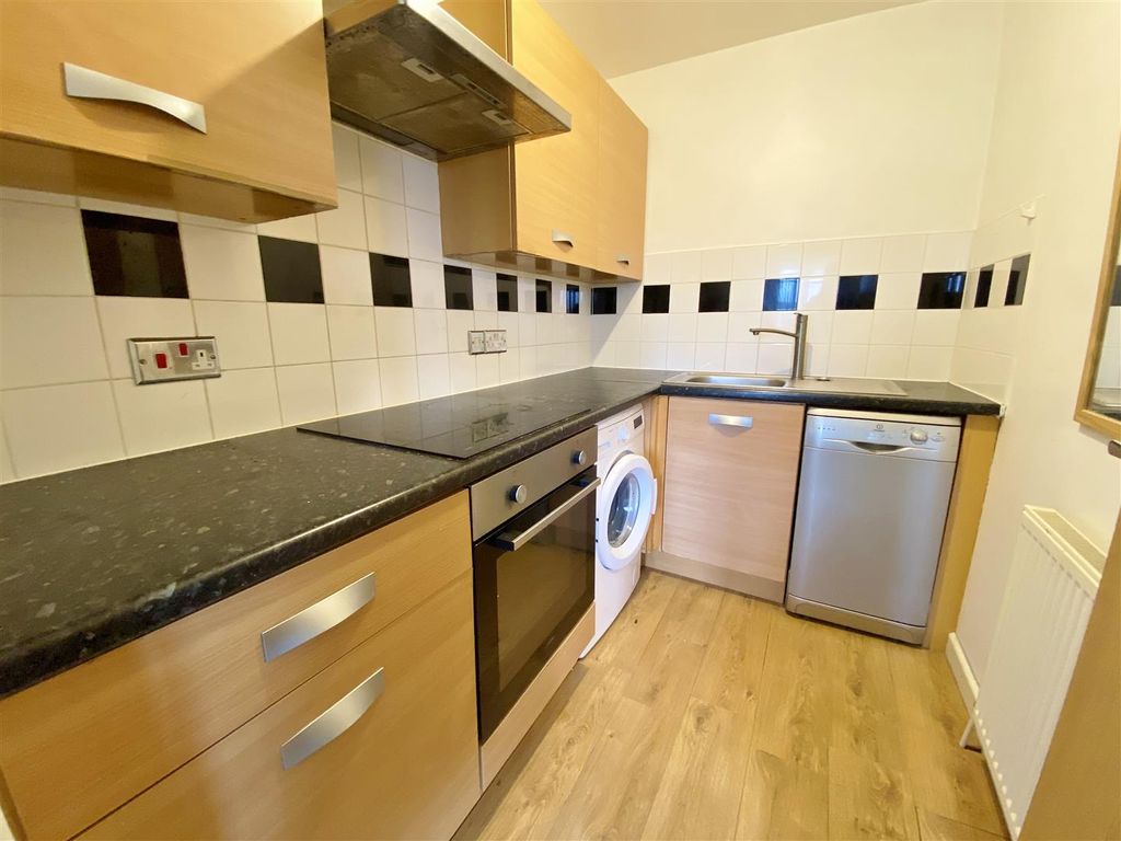Property photo 2 of 8 Kitchen