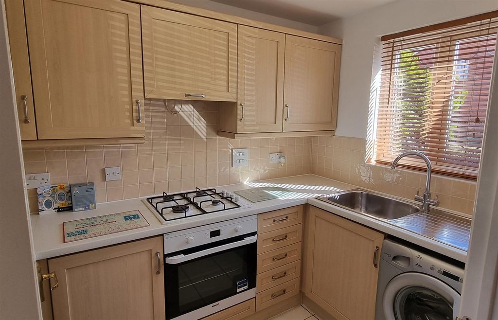 Property photo 3 of 13 Kitchen