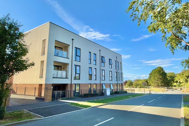 Property photo 1 of 18 Building