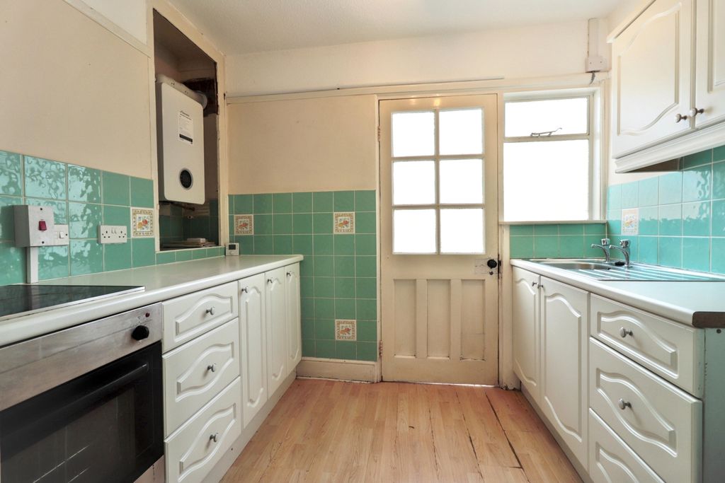 Property photo 3 of 11 Kitchen