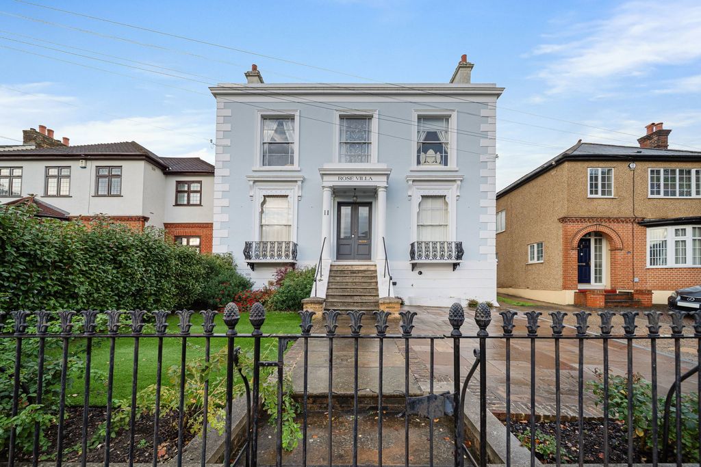 Property photo 1 of 33