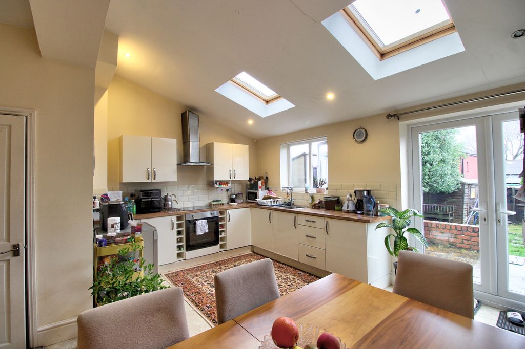 Property photo 2 of 12 Img_1443_4_5_Interior 4