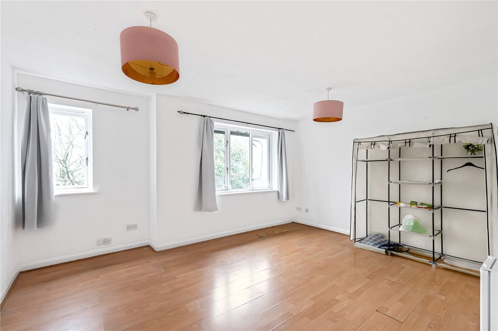 Property photo 1 of 10 Studio