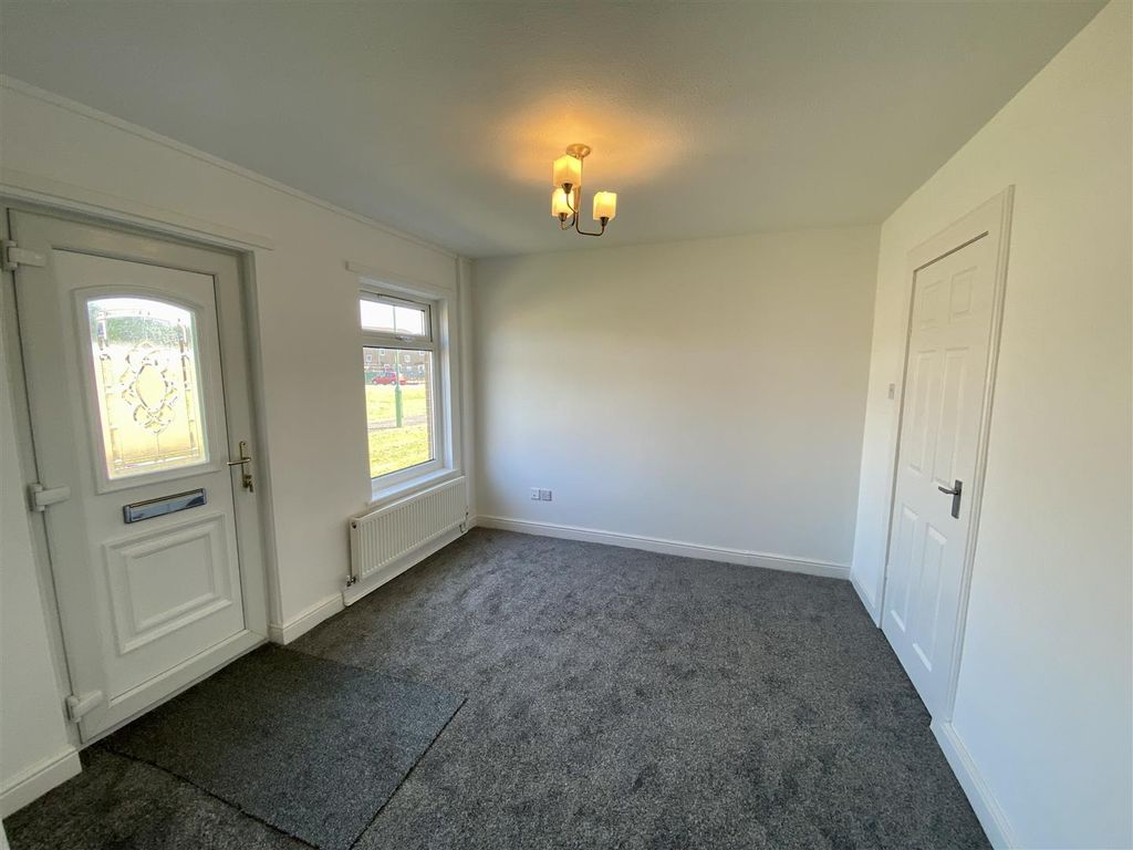 Property photo 3 of 12 Lounge/Diner
