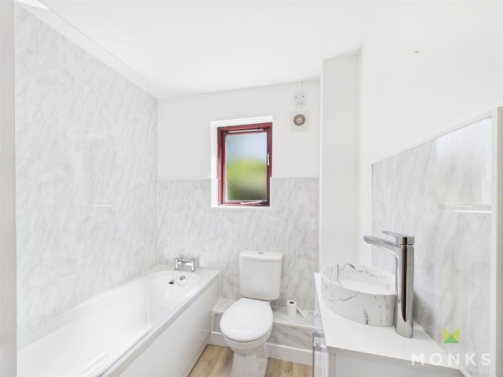 Property photo 3 of 12 Cam05160G0-Pr0090-Still006.Jpg