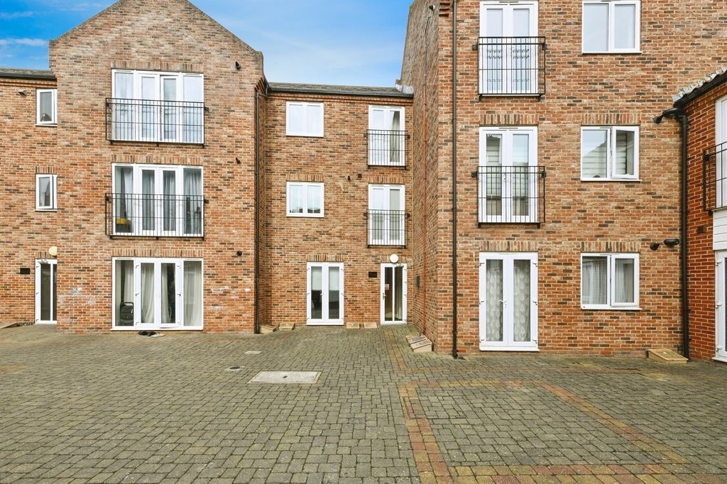 Property photo 2 of 12