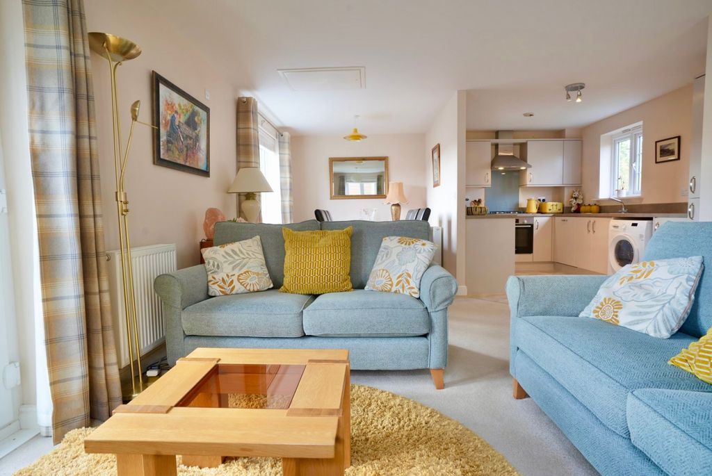 Property photo 2 of 18