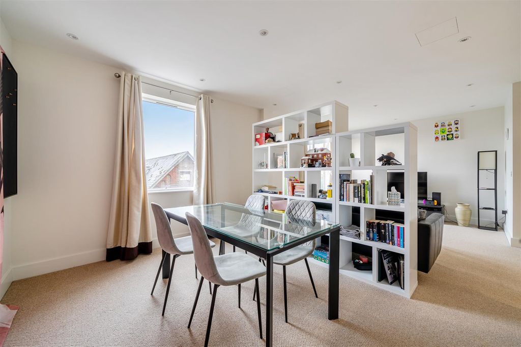 Property photo 2 of 17 Dining Area