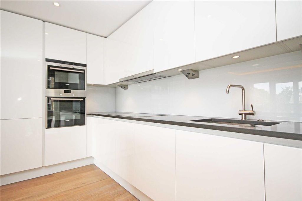 Property photo 3 of 5 Kitchen