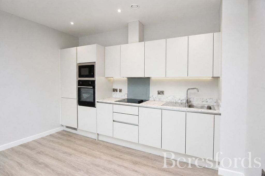 Property photo 3 of 6 Kitchen
