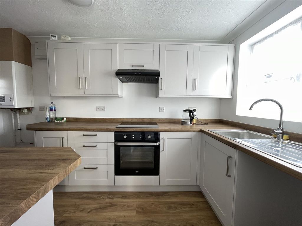 Property photo 3 of 12 The Old Bakehouse Kitchen Main.Jpg