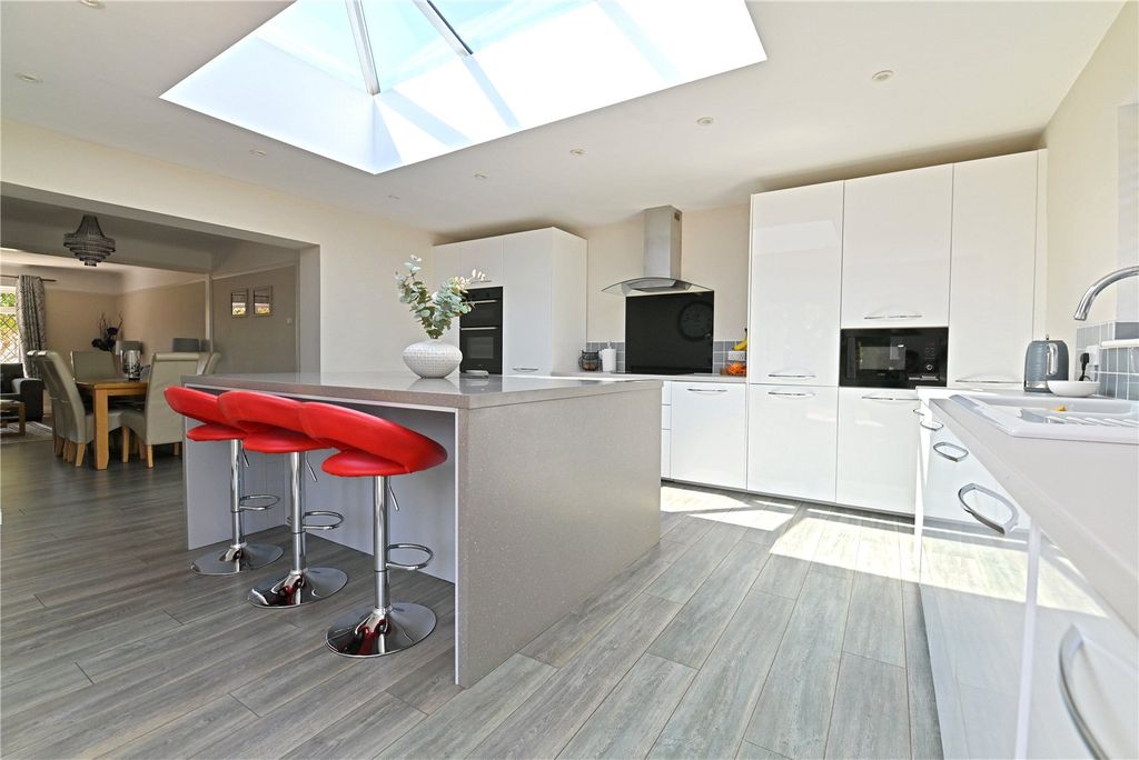 Property photo 3 of 20 Kitchen