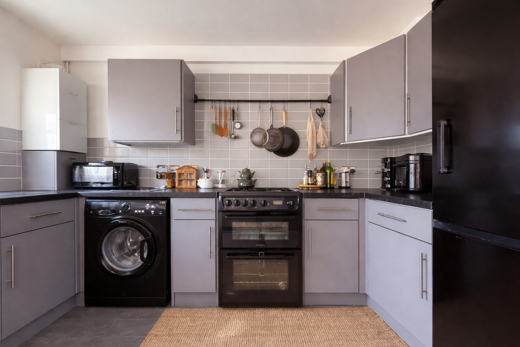 Property photo 2 of 6 Kitchen 2