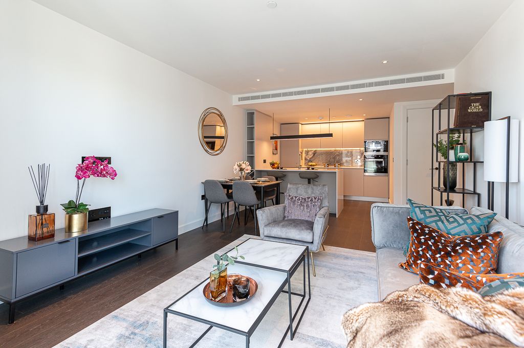 Property photo 2 of 34