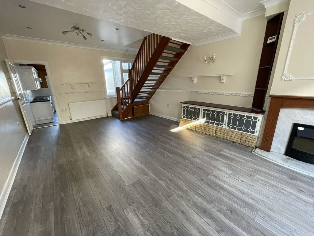 Property photo 3 of 13 Photo 1