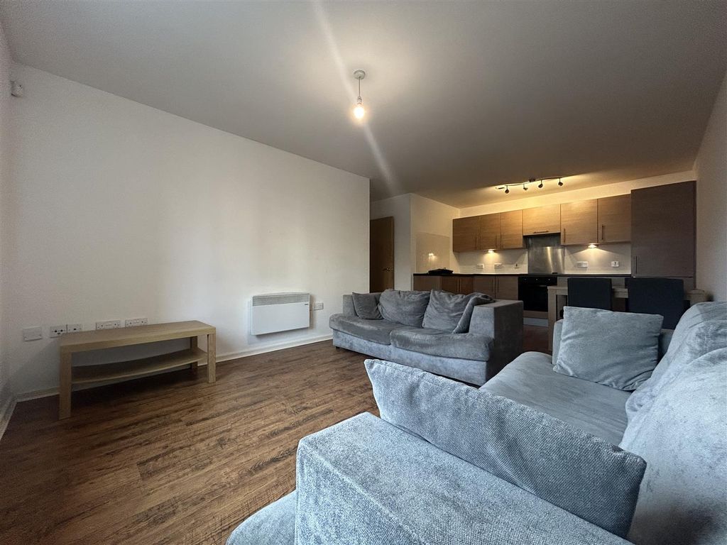 Property photo 3 of 12 Livingroom (4).Jpeg