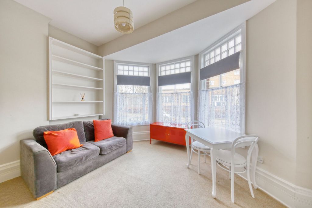 Property photo 1 of 9 Photo 4