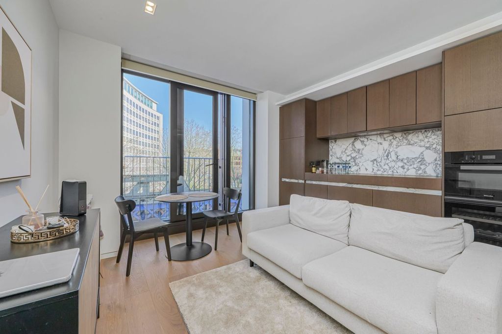 Property photo 2 of 18 Picture No. 11