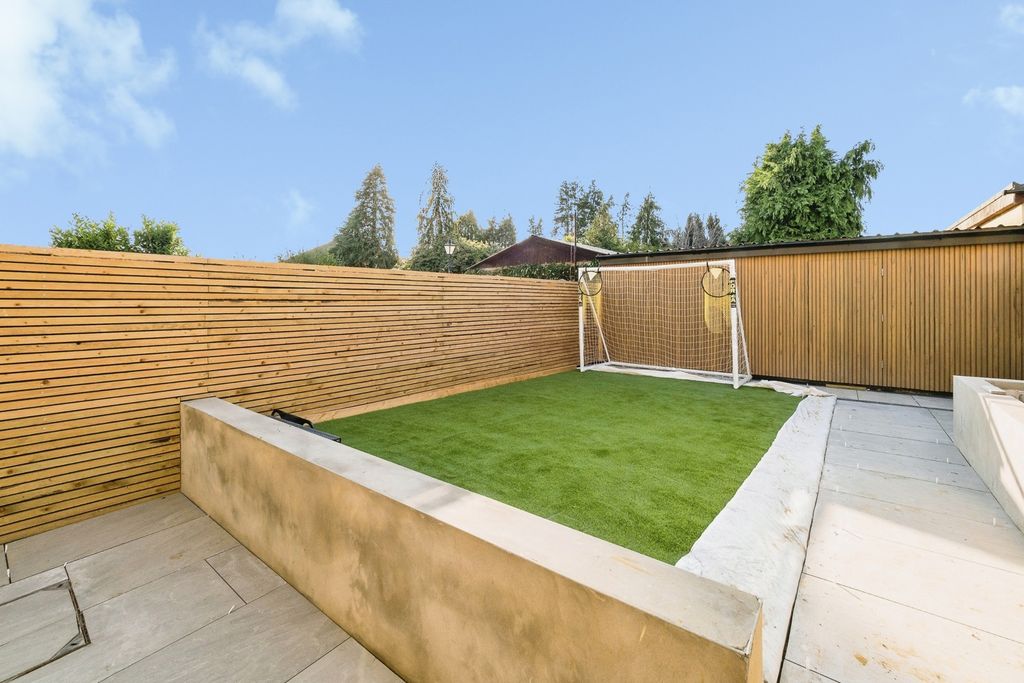Property photo 3 of 17 Pbox-Img.Jpg