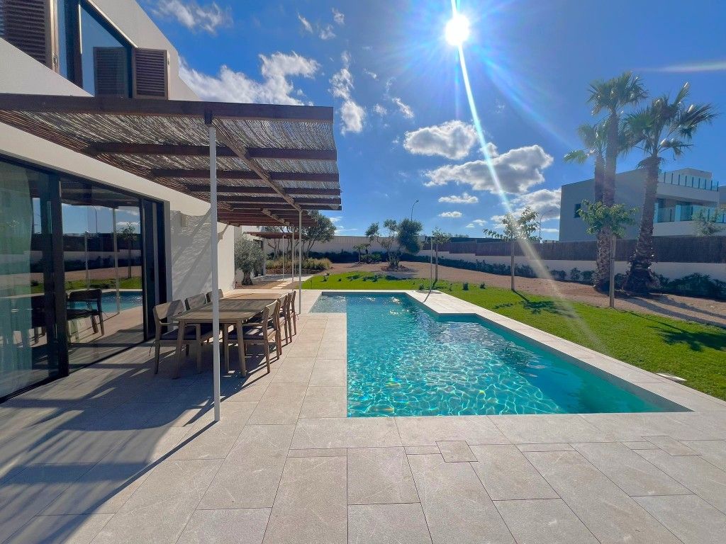 Property photo 3 of 20 Pool