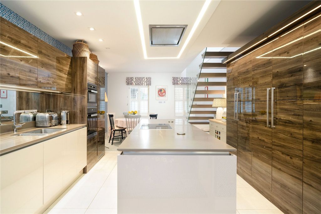 Property photo 3 of 20 Kitchen