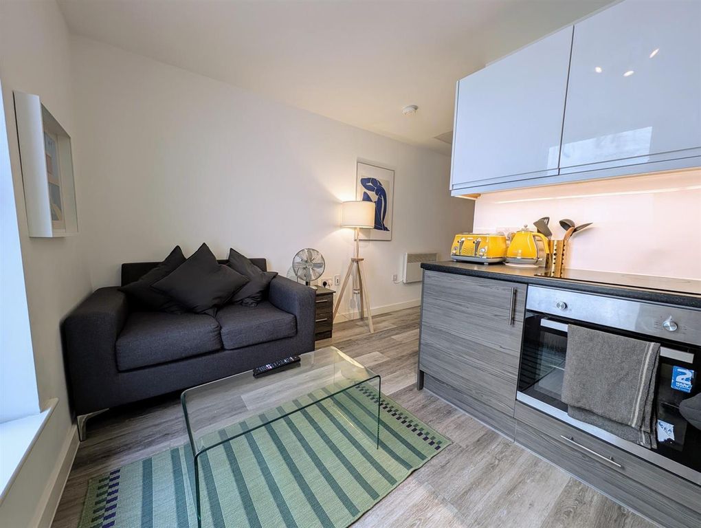 Property photo 1 of 8 Studio