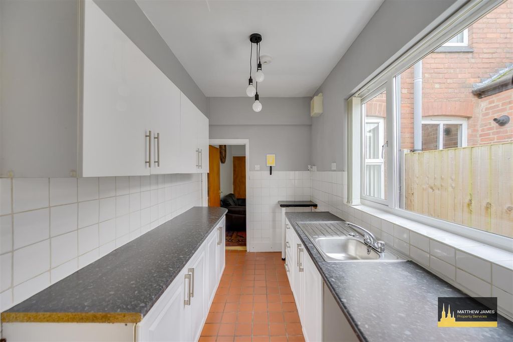 Property photo 1 of 17 Kitchen