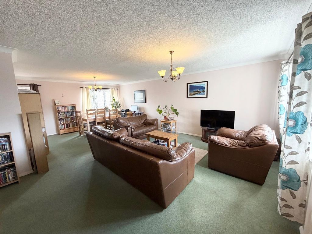 Property photo 2 of 19 Lounge/Diner